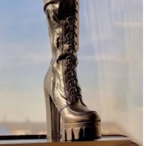 Thigh high platform boots ,lace up front, chunky lug soul Nwot - Picture 2 of 8